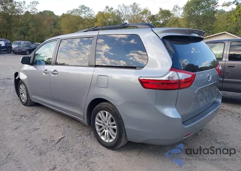 2015 Toyota Sienna Xle Premium 8 Passenger z USA, uszkodzony, nr VIN 5TDYK3DC2FS593269